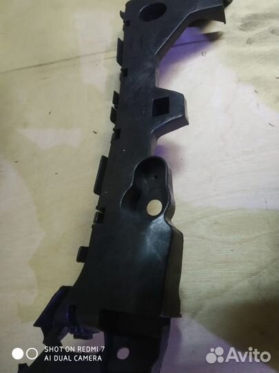 Кронштейн бампера заднего левый Мазда