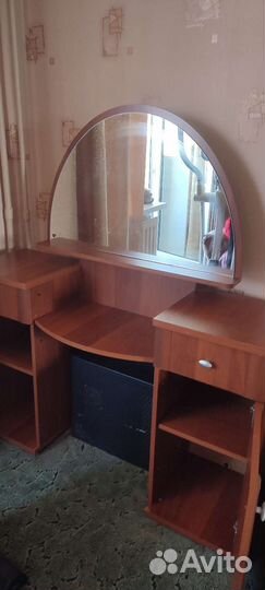 Туалетный столик с зеркалом бу