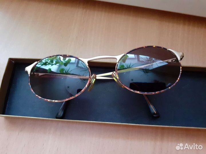 Солнцезащитные очки Giorgio Armani