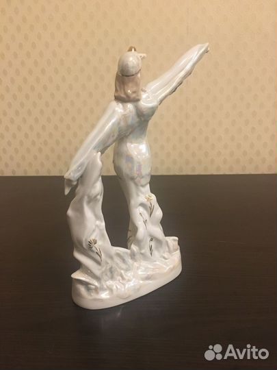 Статуэтка Балерина в роли аиста