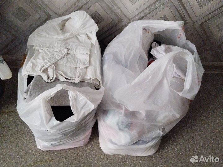 2 пакета детских вещей