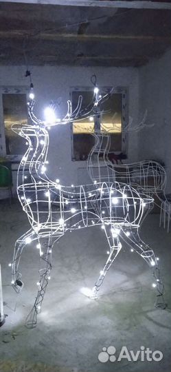 Новогодний олень уличный