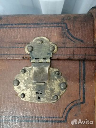 Сундук старинный