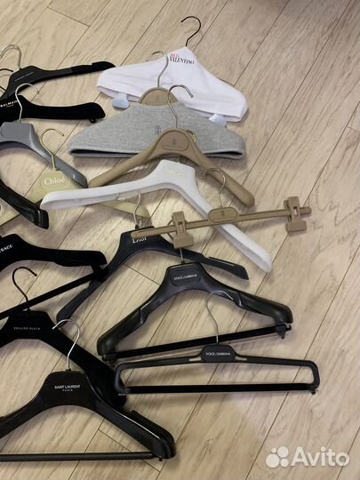 Вешалки плечики брендовые
