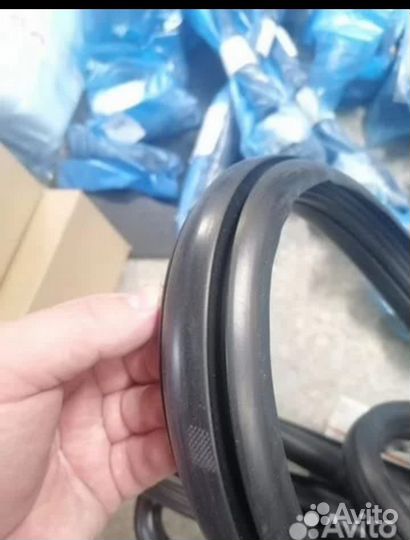 Уплотнитель Урал лобового стекла бескапотники