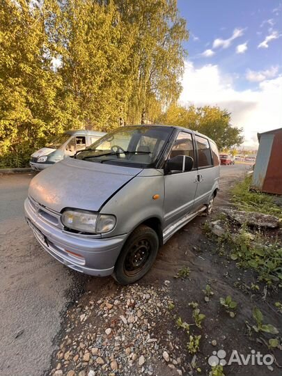 В разборе nissan serena