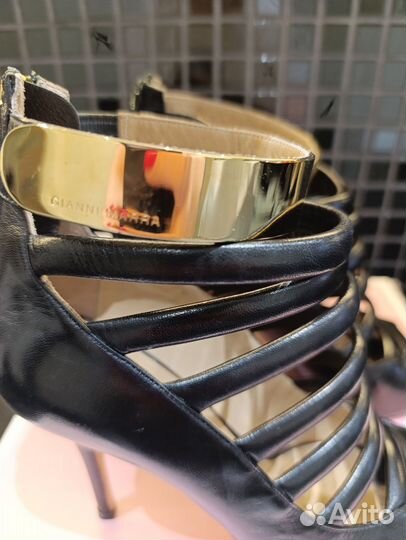 Продам кожаные босоножки новые