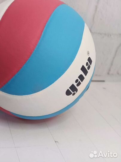 Волейбольный мяч