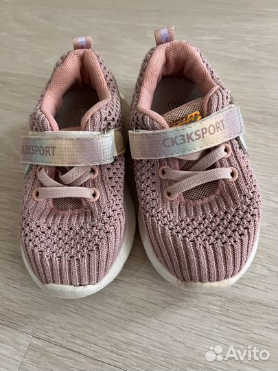 Кроссовки для девочки