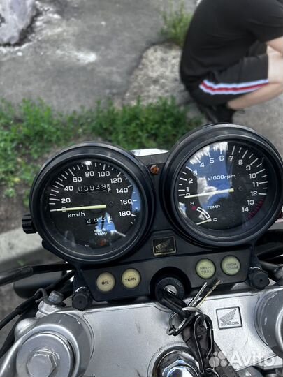Продам Honda cb-1