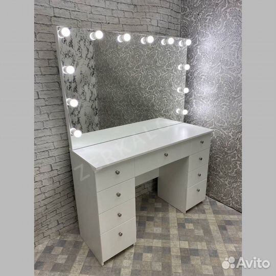 Туалетный стол с безрамочным зеркалом 120*160