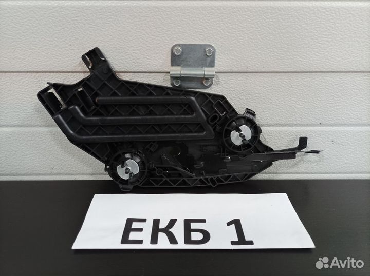 Кронштейн фары левый Skoda Octavia 2 А5 2004-2013