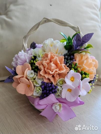 Букет цветов в корзине