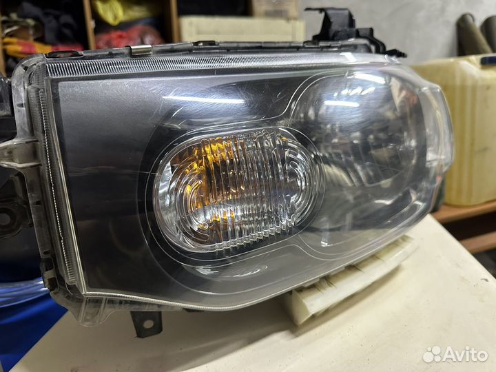 Фары Nissan Cube