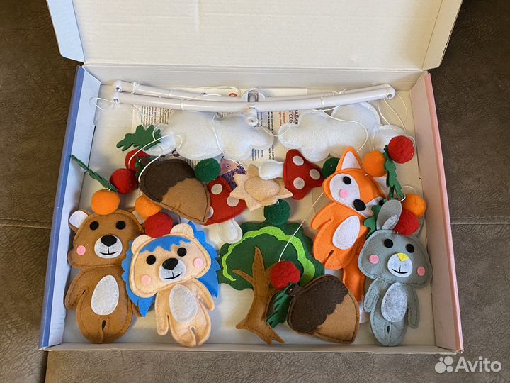 Мобиль в кроватку из фетра