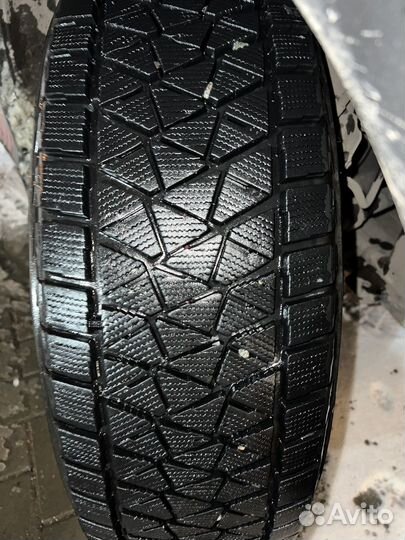 Bridgestone Blizzak DM-V2 235/65 R18