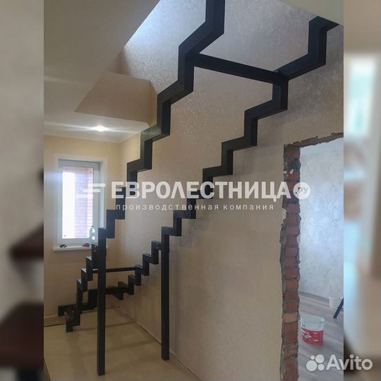 Лестница в дом металлическая