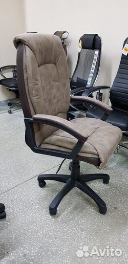 Компьютерное офисное кресло