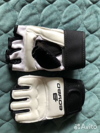 Перчатки для единоборств