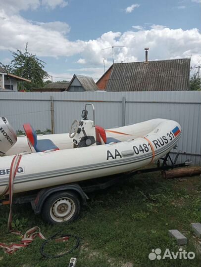 Лодка brig с мотором Honda