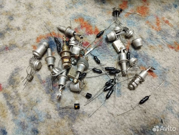 Радиодетали СССР: радиолампы, диоды, стабилитроны