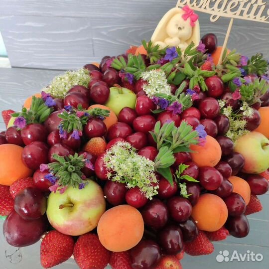 Корзина с ягодами и фруктами, ягодная корзина