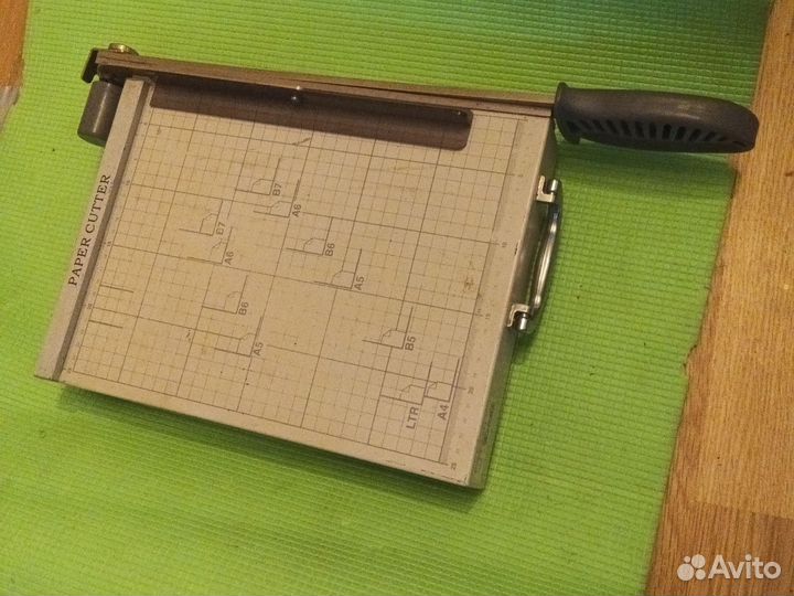 Резак для фото и бумаги сабельный