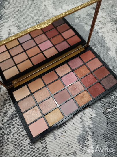 Палетка теней Revolution