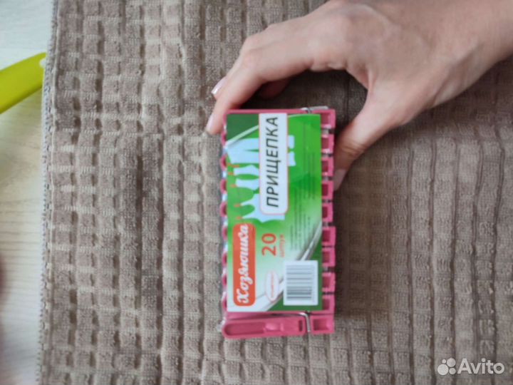 Кухонные принадлежности. Посуда, полотенце, ситечк