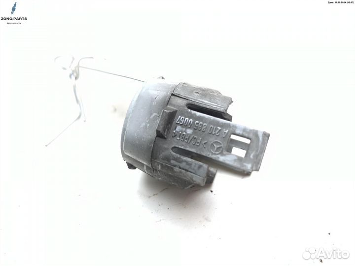 Кронштейн крепления 2108850067 на Mercedes W210 (E)