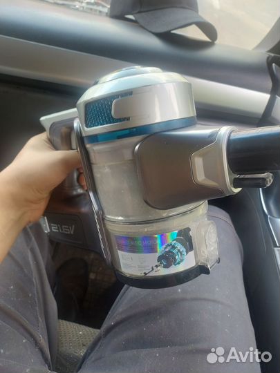 Пылесос Redmond RV-UR380