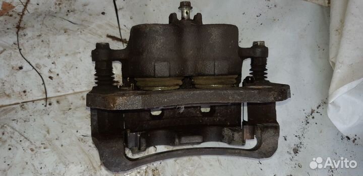 Ssang Yong Kyron Суппорт правый передний