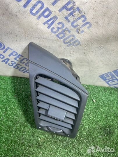 Дефлектор обдува передний правый Mercedes-Benz Clk