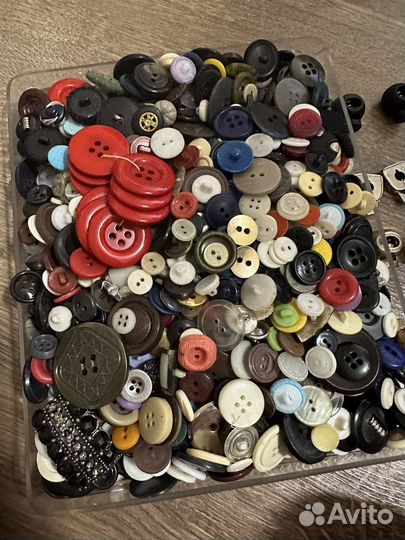 Пуговицы. Ножницы. Фиксаторы. Спицы