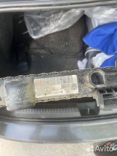 Радиатор охлаждения на volkswagen polo 5