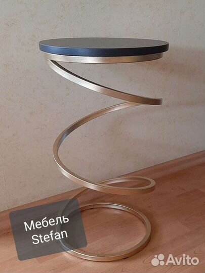 Дизайнерский столик 