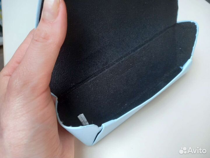 Солнцезащитные очки с чехлом