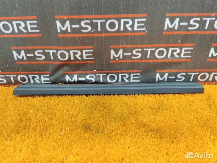 Накладка на порог салона передняя правая