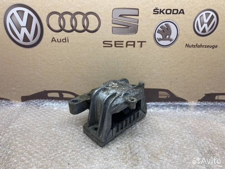 Подушка двигателя правая Skoda Octavia A5