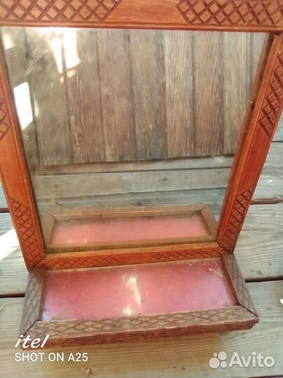 Зеркало с полкой в резной деревянной раме Винтаж