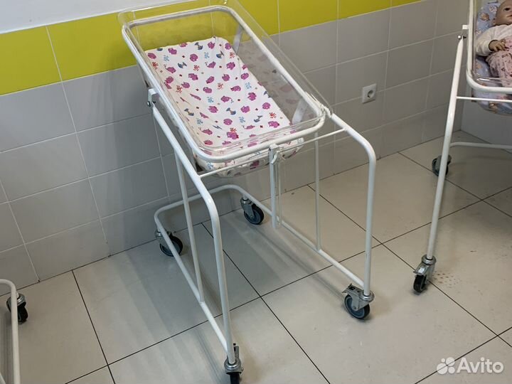 Детская медицинская кроватка