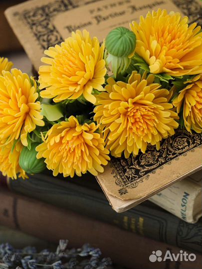 Венок на голову из одуванчиков ручной работы