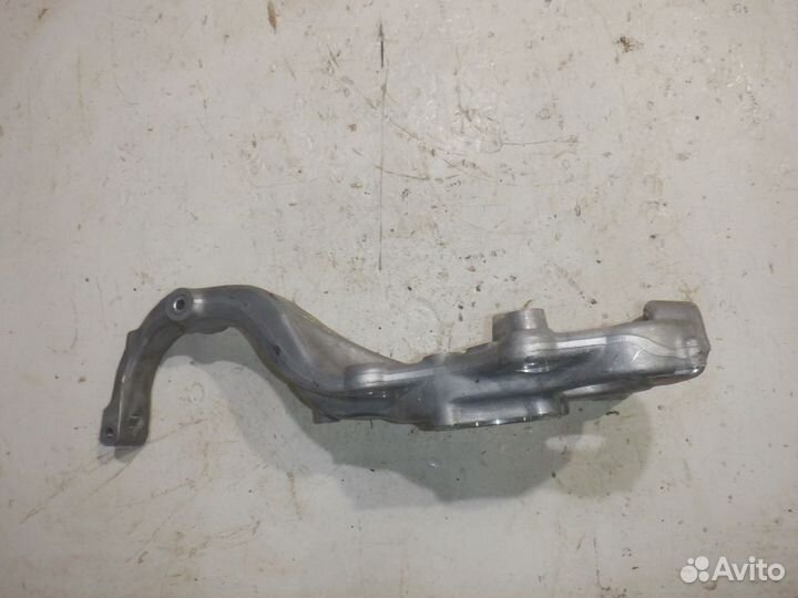 Кулак передний левый