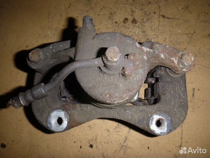 Суппорт передний левый KIA sportage 2010