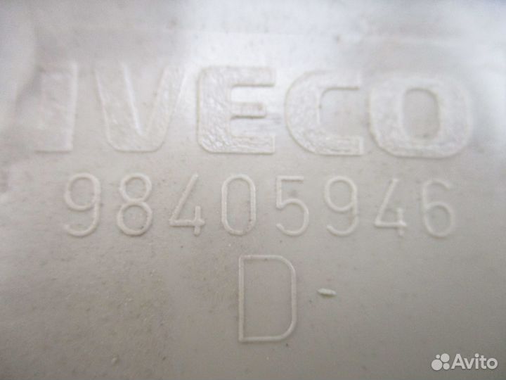 Накладка стойки кабины лобового стекла правая Ivec