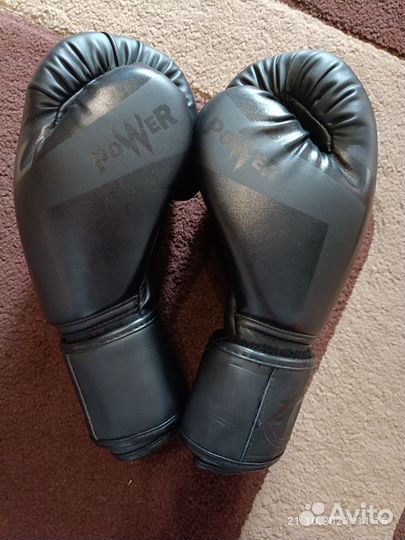 Боксерские перчатки