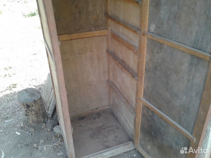 Старинный шкаф