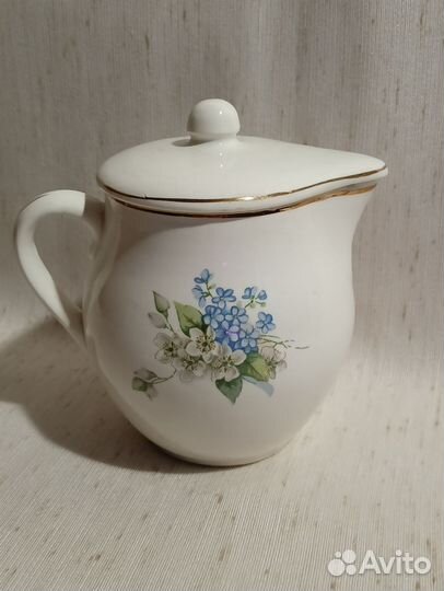 Молочник с крышкой зик