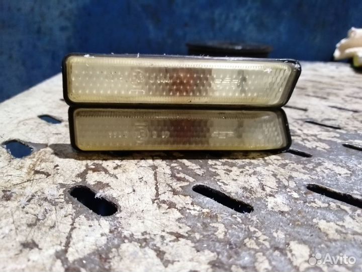 Повторитель поворота в крыло белый BMW X5 e53