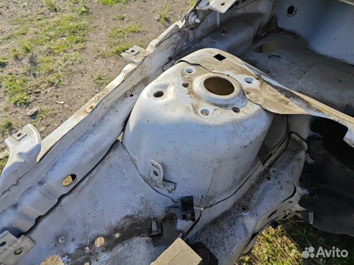 Передняя часть кузова Лонжероны правая Ford Focus